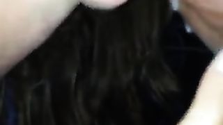 Парень в туалете дал замужней хуесоске за щеку и сдрочил ей в ротик сперму